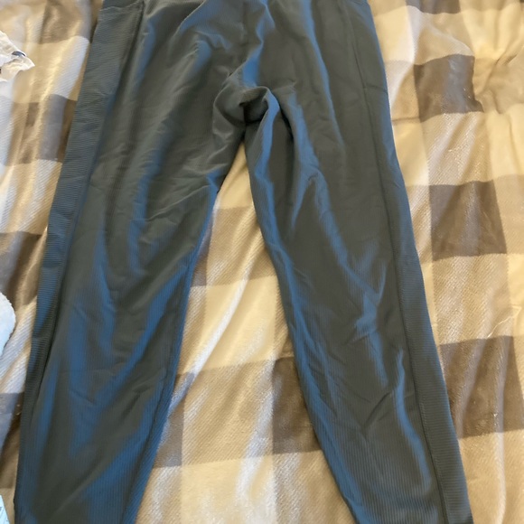 Like new Old Navy Active Powersoft High Rise Leggings! XL. Light teal - Picture 3 of 3